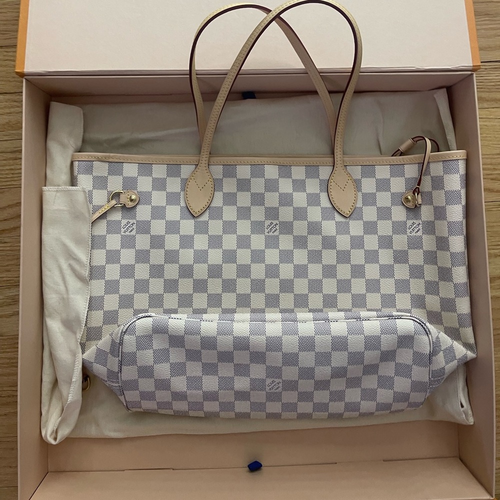 Louis Vuitton Beige bag